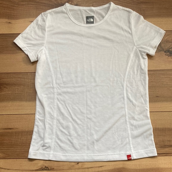 The North Face white VaporWick tshirt. Size M - Picture 1 of 7